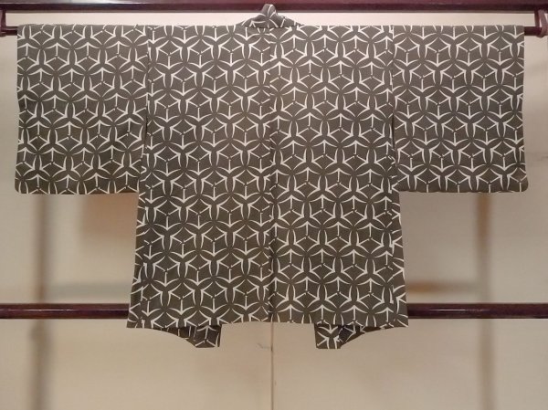 画像2: N0920S  女性用 羽織 折り鶴柄 シルク(正絹)  深い オリーブ, 七宝 【中古】 【USED】 【リサイクル】 ★★☆☆☆ (2)