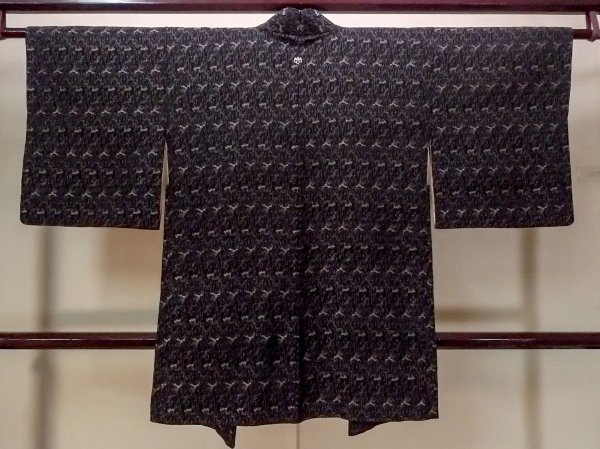 画像2: N0920Z Mint  女性用 羽織  シルク(正絹)   黒, 抽象的模様 【中古】 【USED】 【リサイクル】 ★★★★☆ (2)