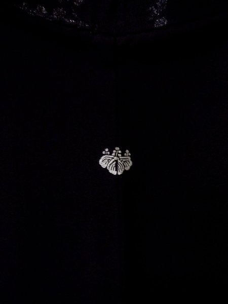 画像3: N0930D 女性用羽織  シルク(正絹) 黒, 梅 【中古】【USED】【リサイクル】 ★★★☆☆【N0930D】 (3)