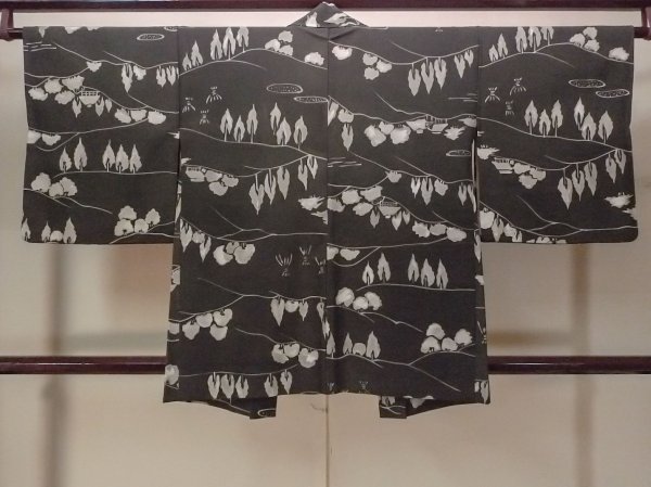 画像2: N0931A 女性用羽織  シルク(正絹) 黒, 家 【中古】【USED】【リサイクル】 ★★☆☆☆【N0931A】 (2)