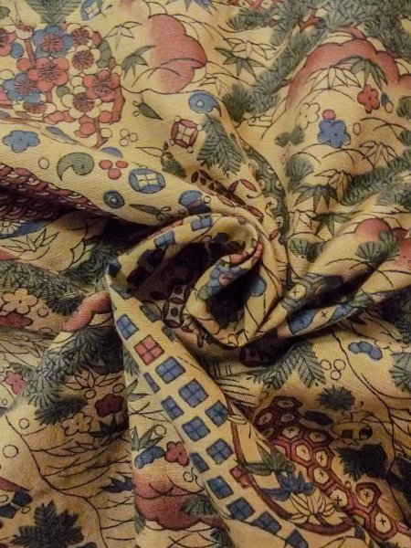 画像11: N1007F 女性用紬  シルク（正絹） 茶色みベージュ, 梅 【中古】【USED】【リサイクル】 ★★★★☆【N1007F】 (11)