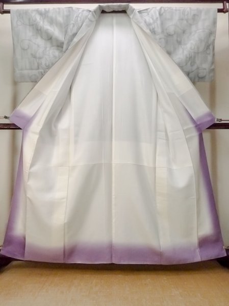 画像2: N1007H 女性用紬 小地谷紬 シルク(正絹) 淡い灰色, 唐花 【中古】【USED】【リサイクル】 ★★☆☆☆【N1007H】 (2)