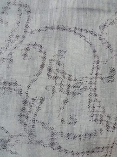 画像6: N1007H 女性用紬 小地谷紬 シルク(正絹) 淡い灰色, 唐花 【中古】【USED】【リサイクル】 ★★☆☆☆【N1007H】 (6)