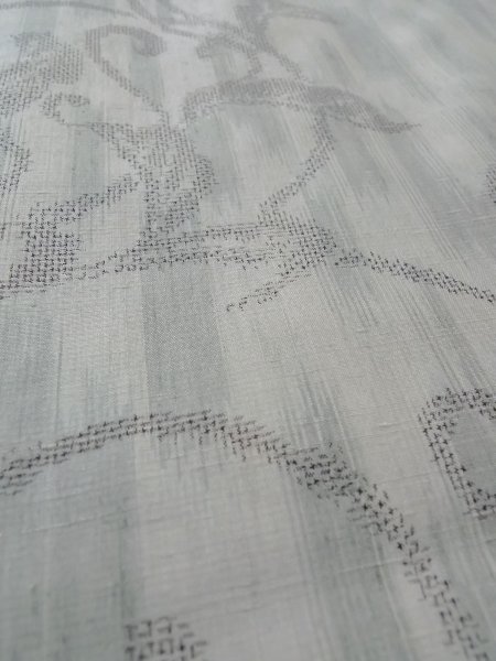 画像8: N1007H 女性用紬 小地谷紬 シルク(正絹) 淡い灰色, 唐花 【中古】【USED】【リサイクル】 ★★☆☆☆【N1007H】 (8)