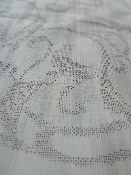 画像9: N1007H 女性用紬 小地谷紬 シルク(正絹) 淡い灰色, 唐花 【中古】【USED】【リサイクル】 ★★☆☆☆【N1007H】 (9)