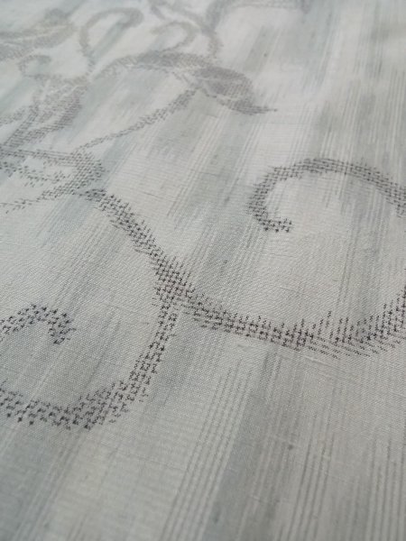 画像10: N1007H 女性用紬 小地谷紬 シルク(正絹) 淡い灰色, 唐花 【中古】【USED】【リサイクル】 ★★☆☆☆【N1007H】 (10)