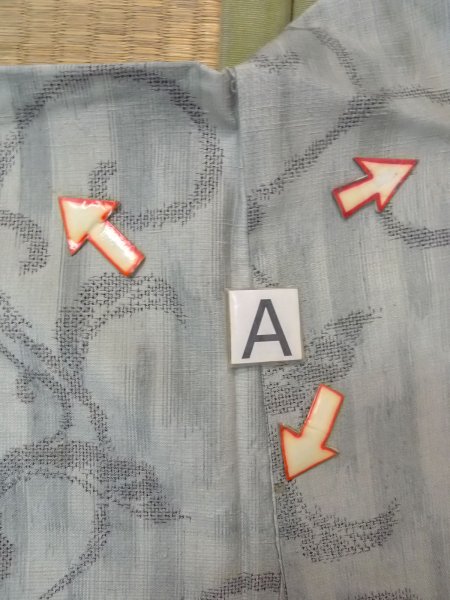 画像14: N1007H 女性用紬 小地谷紬 シルク(正絹) 淡い灰色, 唐花 【中古】【USED】【リサイクル】 ★★☆☆☆【N1007H】 (14)