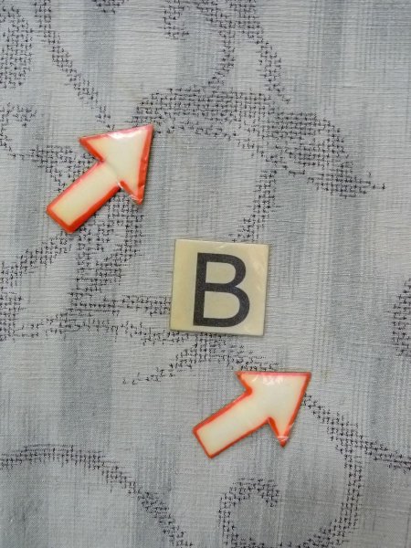 画像15: N1007H 女性用紬 小地谷紬 シルク(正絹) 淡い灰色, 唐花 【中古】【USED】【リサイクル】 ★★☆☆☆【N1007H】 (15)