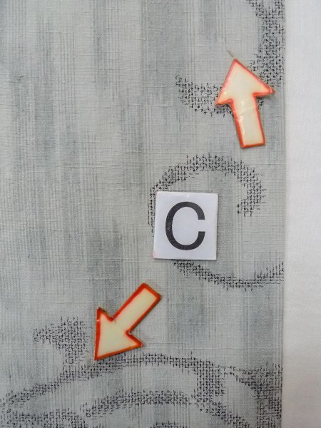 画像16: N1007H 女性用紬 小地谷紬 シルク(正絹) 淡い灰色, 唐花 【中古】【USED】【リサイクル】 ★★☆☆☆【N1007H】 (16)