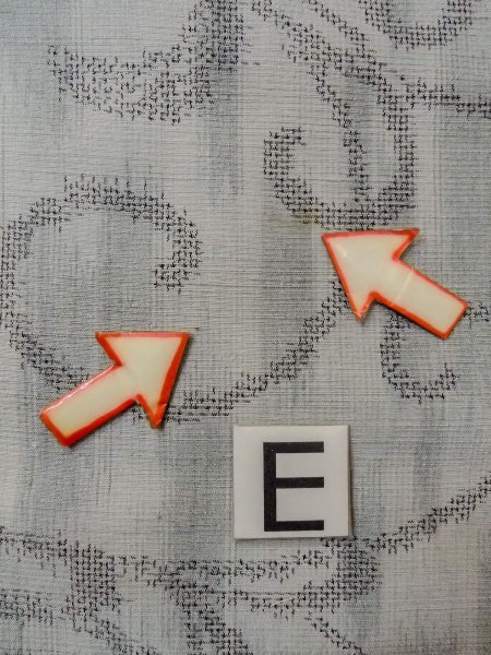 画像18: N1007H 女性用紬 小地谷紬 シルク(正絹) 淡い灰色, 唐花 【中古】【USED】【リサイクル】 ★★☆☆☆【N1007H】 (18)