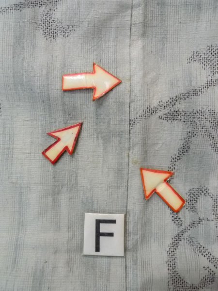 画像19: N1007H 女性用紬 小地谷紬 シルク(正絹) 淡い灰色, 唐花 【中古】【USED】【リサイクル】 ★★☆☆☆【N1007H】 (19)