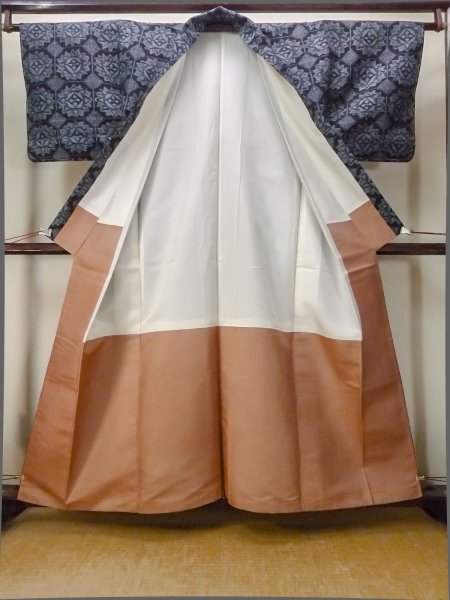 画像2: N1007M 女性用紬 小地谷紬 シルク(正絹) 深い藍, 唐花 【中古】【USED】【リサイクル】 ★★★☆☆【N1007M】 (2)