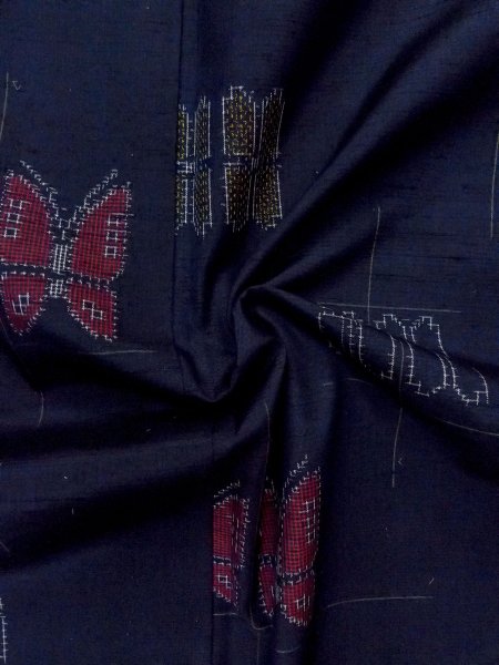 画像12: N1007R 女性用紬  シルク（正絹） 深い藍, 蝶々 【中古】【USED】【リサイクル】 ★★★★☆【N1007R】 (12)