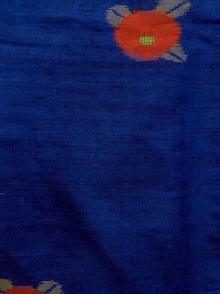 画像4: N1007T 女性用紬  シルク(正絹) 鮮やか青, 菊 【中古】【USED】【リサイクル】 ★★★☆☆【N1007T】 (4)