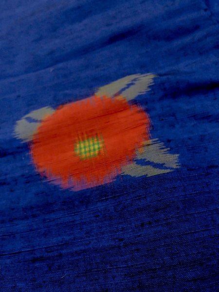 画像8: N1007T 女性用紬  シルク(正絹) 鮮やか青, 菊 【中古】【USED】【リサイクル】 ★★★☆☆【N1007T】 (8)