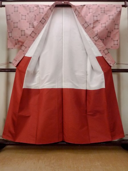 画像2: N1008C 女性用紬  シルク(正絹) 薄い朱赤, 鳥 【中古】【USED】【リサイクル】 ★★★☆☆【N1008C】 (2)