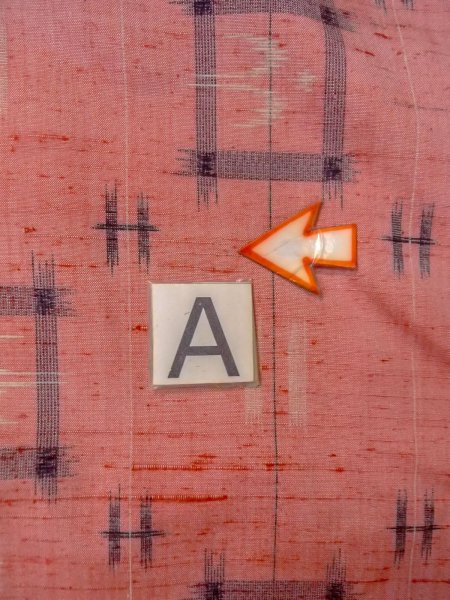 画像14: N1008C 女性用紬  シルク(正絹) 薄い朱赤, 鳥 【中古】【USED】【リサイクル】 ★★★☆☆【N1008C】 (14)