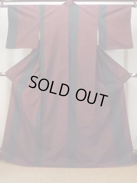 画像1: N1015F 女性用紬  シルク（正絹） 深いえんじ, 唐草 【中古】【USED】【リサイクル】 ★★★☆☆【N1015F】 (1)