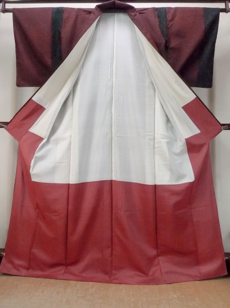 画像2: N1015F 女性用紬  シルク（正絹） 深いえんじ, 唐草 【中古】【USED】【リサイクル】 ★★★☆☆【N1015F】 (2)