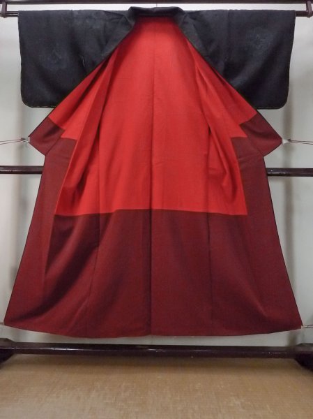 画像2: N1015H 女性用紬 石下結城紬 シルク（正絹） 黒, 唐花 【中古】【USED】【リサイクル】 ★★☆☆☆【N1015H】 (2)