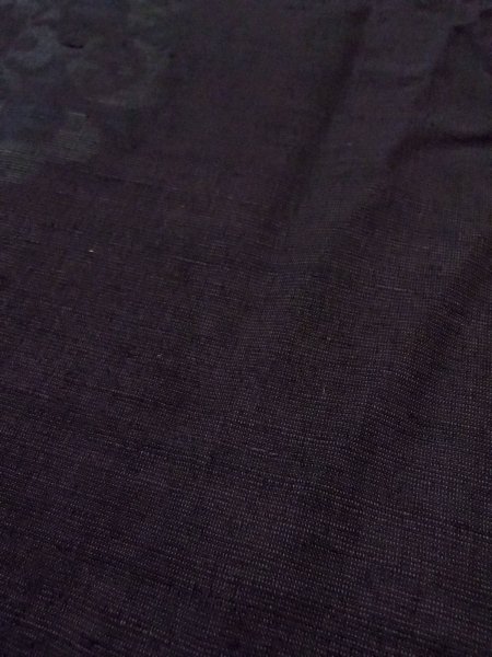 画像10: N1015H 女性用紬 石下結城紬 シルク（正絹） 黒, 唐花 【中古】【USED】【リサイクル】 ★★☆☆☆【N1015H】 (10)