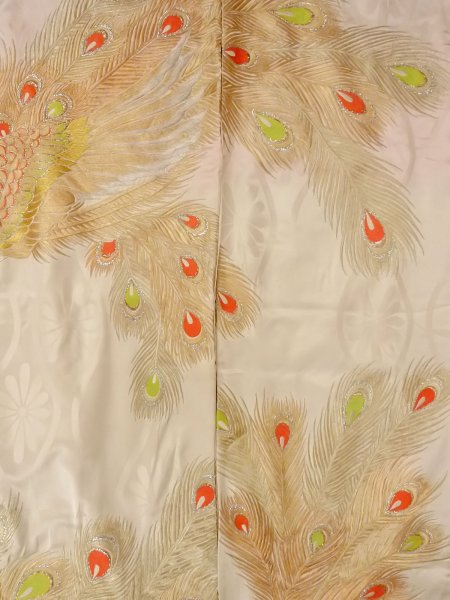 画像7: N1015L 女性用打掛  シルク（正絹） 光沢のある白, 孔雀 【中古】【USED】【リサイクル】 ★★★☆☆【N1015L】 (7)