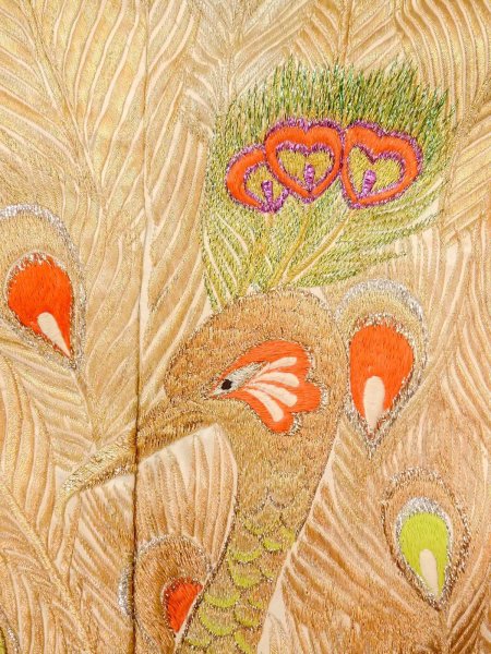 画像11: N1015L 女性用打掛  シルク（正絹） 光沢のある白, 孔雀 【中古】【USED】【リサイクル】 ★★★☆☆【N1015L】 (11)