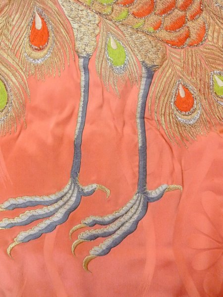 画像14: N1015L 女性用打掛  シルク（正絹） 光沢のある白, 孔雀 【中古】【USED】【リサイクル】 ★★★☆☆【N1015L】 (14)