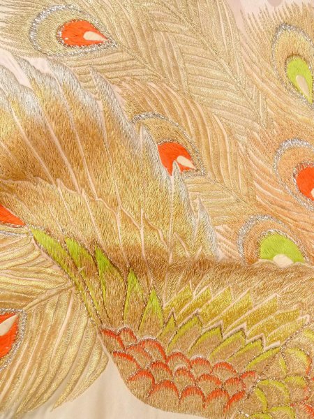 画像17: N1015L 女性用打掛  シルク（正絹） 光沢のある白, 孔雀 【中古】【USED】【リサイクル】 ★★★☆☆【N1015L】 (17)