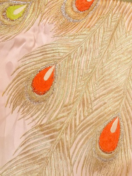 画像19: N1015L 女性用打掛  シルク（正絹） 光沢のある白, 孔雀 【中古】【USED】【リサイクル】 ★★★☆☆【N1015L】 (19)