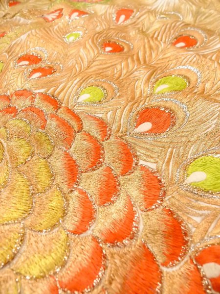 画像22: N1015L 女性用打掛  シルク（正絹） 光沢のある白, 孔雀 【中古】【USED】【リサイクル】 ★★★☆☆【N1015L】 (22)