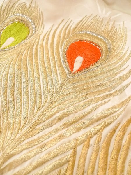 画像24: N1015L 女性用打掛  シルク（正絹） 光沢のある白, 孔雀 【中古】【USED】【リサイクル】 ★★★☆☆【N1015L】 (24)