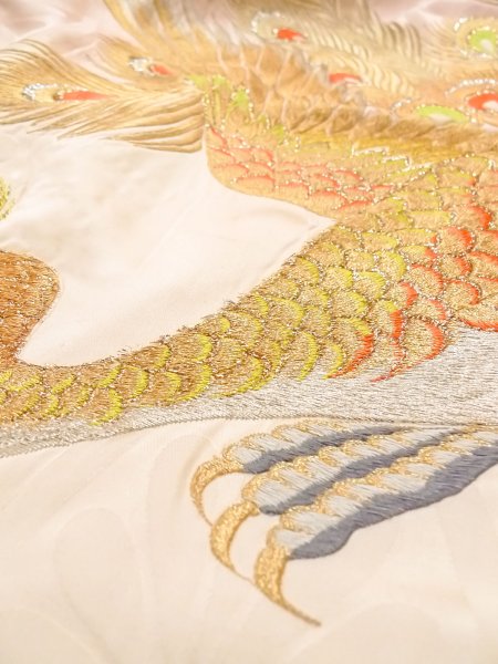 画像25: N1015L 女性用打掛  シルク（正絹） 光沢のある白, 孔雀 【中古】【USED】【リサイクル】 ★★★☆☆【N1015L】 (25)