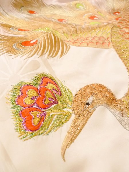 画像26: N1015L 女性用打掛  シルク（正絹） 光沢のある白, 孔雀 【中古】【USED】【リサイクル】 ★★★☆☆【N1015L】 (26)