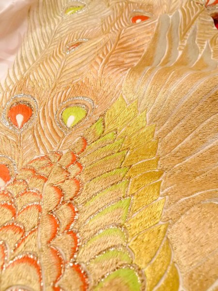 画像27: N1015L 女性用打掛  シルク（正絹） 光沢のある白, 孔雀 【中古】【USED】【リサイクル】 ★★★☆☆【N1015L】 (27)