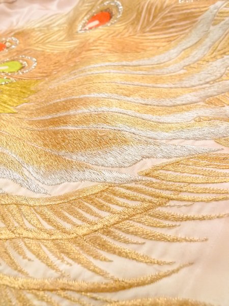 画像28: N1015L 女性用打掛  シルク（正絹） 光沢のある白, 孔雀 【中古】【USED】【リサイクル】 ★★★☆☆【N1015L】 (28)