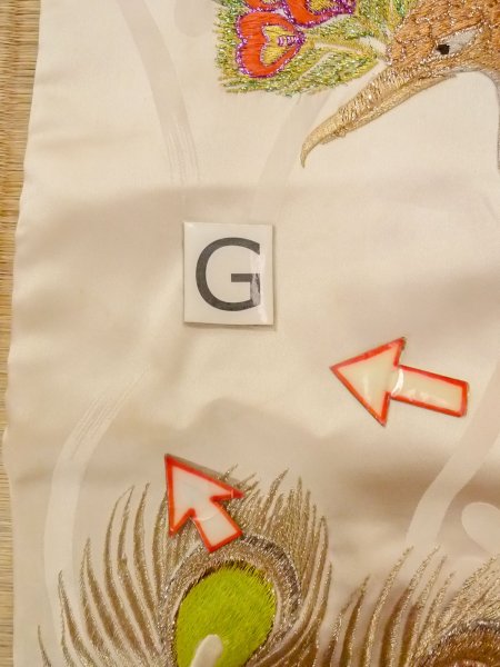 画像38: N1015L 女性用打掛  シルク（正絹） 光沢のある白, 孔雀 【中古】【USED】【リサイクル】 ★★★☆☆【N1015L】 (38)