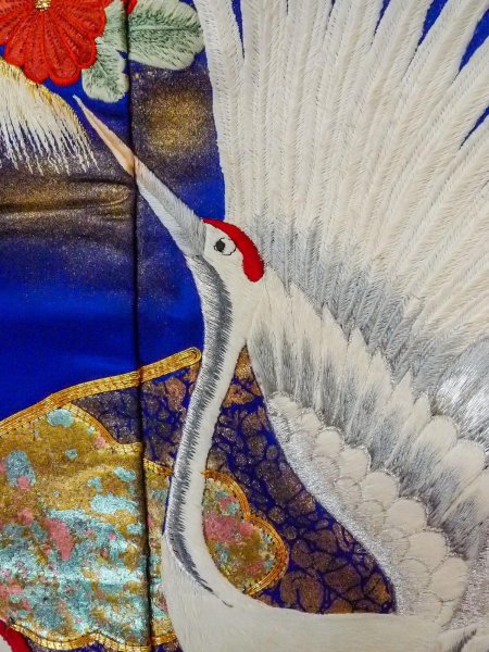 画像11: N1015M 女性用打掛  シルク（正絹） 光沢のある青, 梅 【中古】【USED】【リサイクル】 ★★★☆☆【N1015M】 (11)