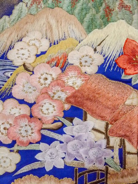 画像15: N1015M 女性用打掛  シルク（正絹） 光沢のある青, 梅 【中古】【USED】【リサイクル】 ★★★☆☆【N1015M】 (15)