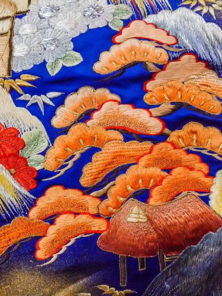 画像17: N1015M 女性用打掛  シルク（正絹） 光沢のある青, 梅 【中古】【USED】【リサイクル】 ★★★☆☆【N1015M】 (17)