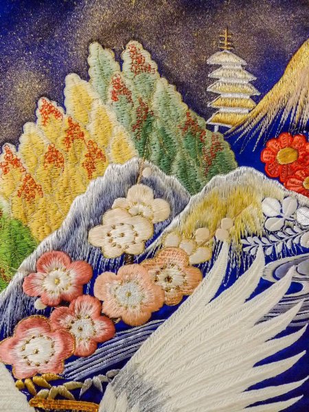 画像28: N1015M 女性用打掛  シルク（正絹） 光沢のある青, 梅 【中古】【USED】【リサイクル】 ★★★☆☆【N1015M】 (28)