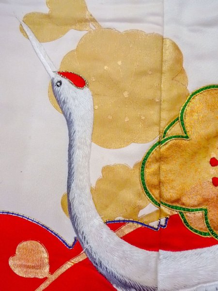 画像11: N1015N 女性用打掛  シルク（正絹） 鮮やか赤色, 梅 【中古】【USED】【リサイクル】 ★★★☆☆【N1015N】 (11)