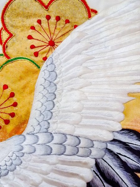 画像12: N1015N 女性用打掛  シルク（正絹） 鮮やか赤色, 梅 【中古】【USED】【リサイクル】 ★★★☆☆【N1015N】 (12)