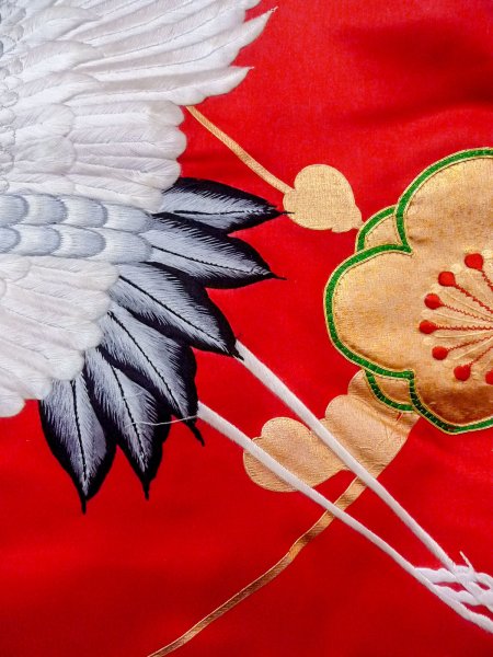 画像15: N1015N 女性用打掛  シルク（正絹） 鮮やか赤色, 梅 【中古】【USED】【リサイクル】 ★★★☆☆【N1015N】 (15)