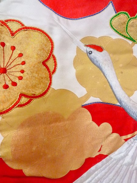 画像17: N1015N 女性用打掛  シルク（正絹） 鮮やか赤色, 梅 【中古】【USED】【リサイクル】 ★★★☆☆【N1015N】 (17)