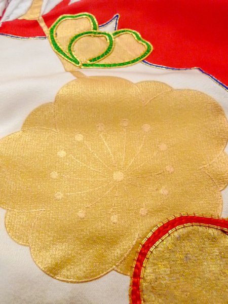 画像22: N1015N 女性用打掛  シルク（正絹） 鮮やか赤色, 梅 【中古】【USED】【リサイクル】 ★★★☆☆【N1015N】 (22)