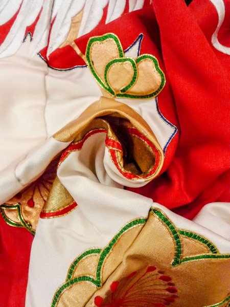 画像29: N1015N 女性用打掛  シルク（正絹） 鮮やか赤色, 梅 【中古】【USED】【リサイクル】 ★★★☆☆【N1015N】 (29)