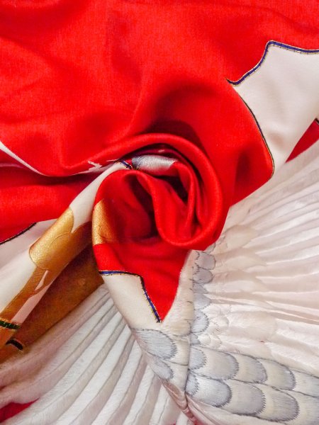 画像30: N1015N 女性用打掛  シルク（正絹） 鮮やか赤色, 梅 【中古】【USED】【リサイクル】 ★★★☆☆【N1015N】 (30)