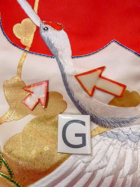 画像38: N1015N 女性用打掛  シルク（正絹） 鮮やか赤色, 梅 【中古】【USED】【リサイクル】 ★★★☆☆【N1015N】 (38)