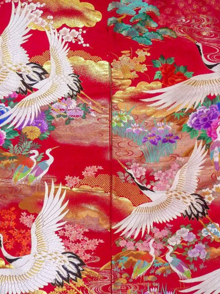 画像5: N1015Q 女性用打掛  シルク（正絹） 鮮やか赤色, あやめ 【中古】【USED】【リサイクル】 ★★★☆☆【N1015Q】 (5)